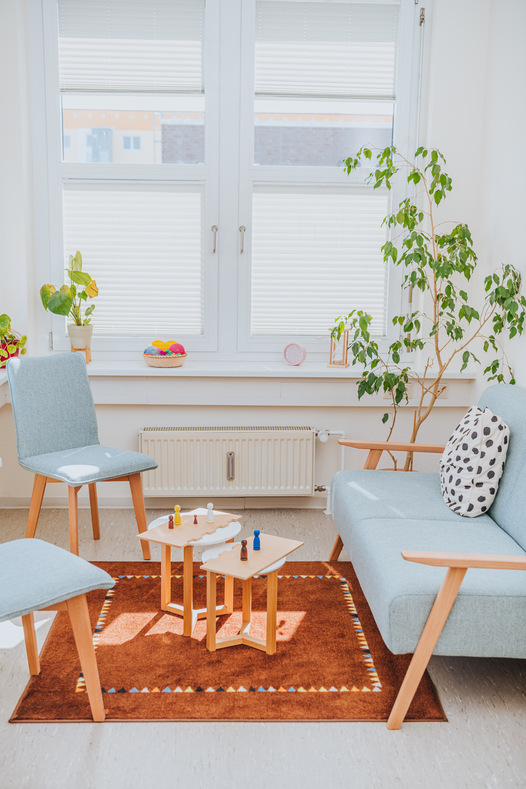Bild eines schönen Raumes mit Kindertisch
